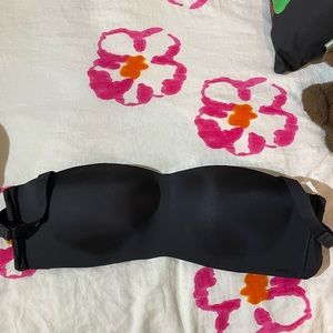 Skims strapless wireless bra